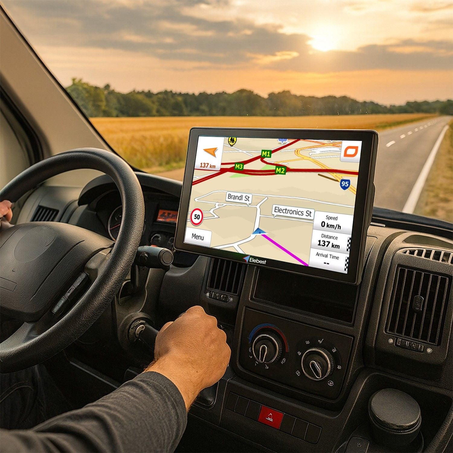 Elebest City 90TMC Navigationsgerät auf dem Armaturenbrett eines Autos, zeigt klare 9-Zoll-HD-Karte mit Routenführung für Pkw, Wohnmobil und Lkw